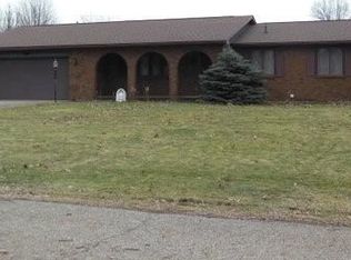 5296 Oakridge Dr, Louisville, OH 44641