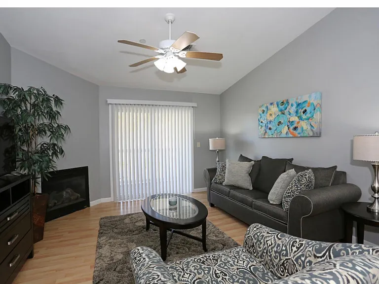 Stonington Estates Apartments — Photo 32