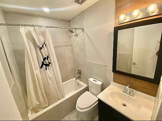 5th image of 370 E 23rd St #3L