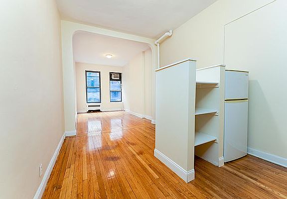 4th image of 231 E 81st St APT 1A