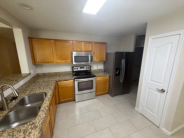 45008 W Miramar Rd — Photo 14