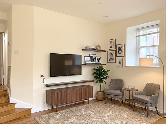 2nd image of 297 Montgomery St APT 1E