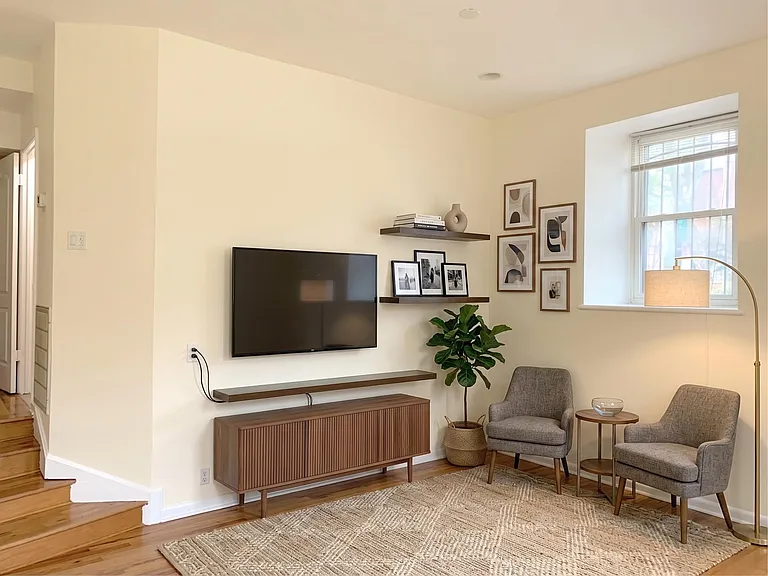 297 Montgomery St #1E — Photo 2