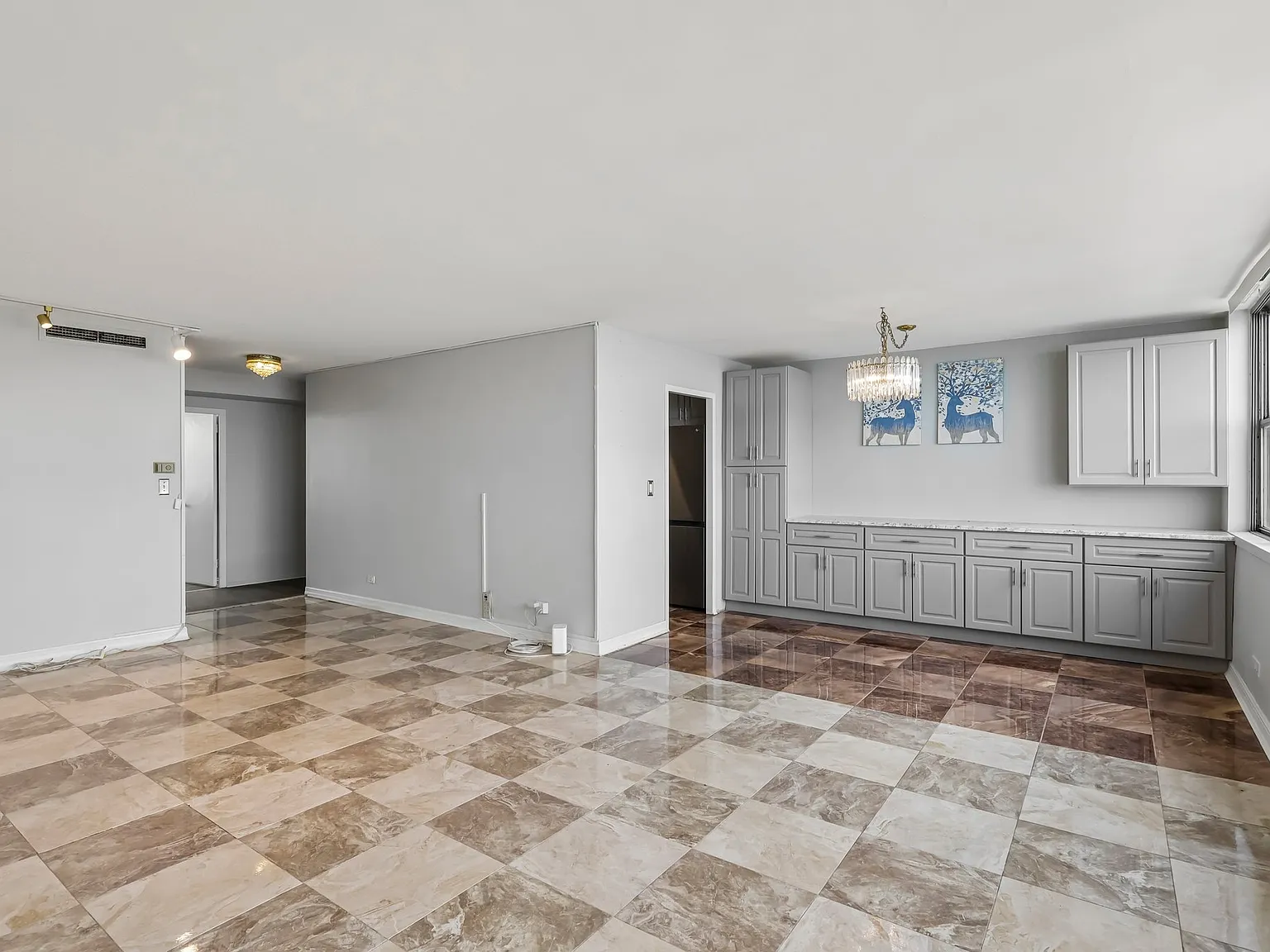 2 bed, 1400 sqft, $2,700 — Photo 3
