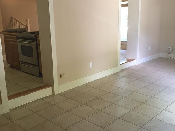 4th image of 218 Lake Ave