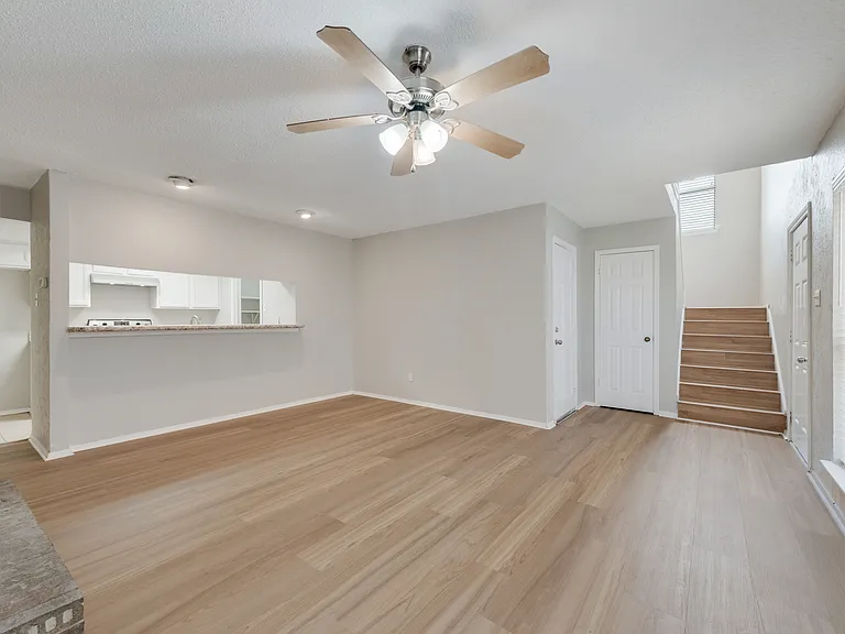 2811 Capella Cir — Photo 2
