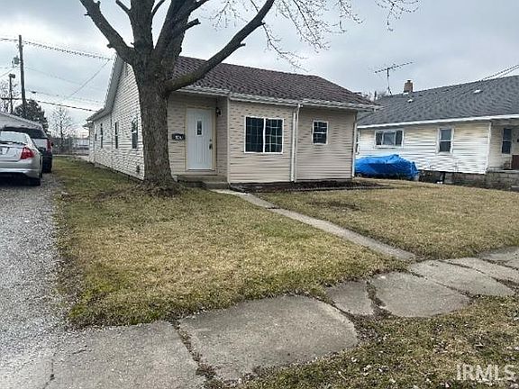 2nd image of 907 W Jefferson St