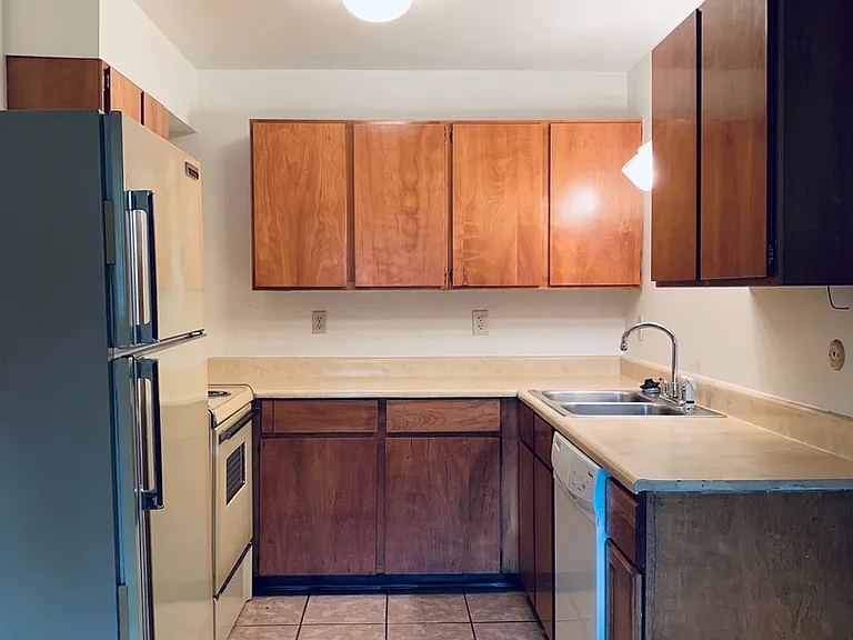 1601 Edora Ct #14 — Photo 5