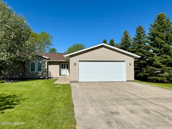 1404 3rd St, Langdon, ND 58249