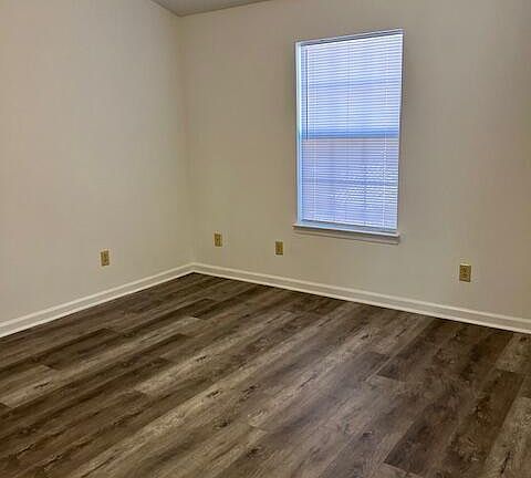 5th image of 309 Brookside Dr