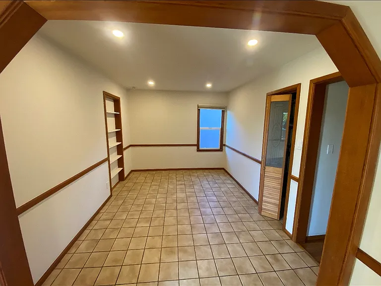 1017 Everett St — Photo 8