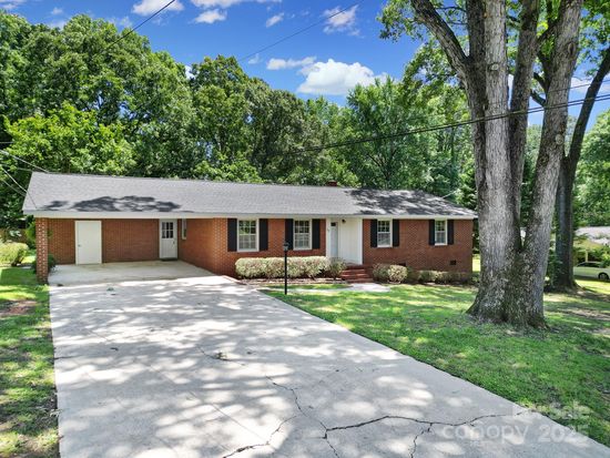967 Hilldale Dr, Lancaster, SC 29720