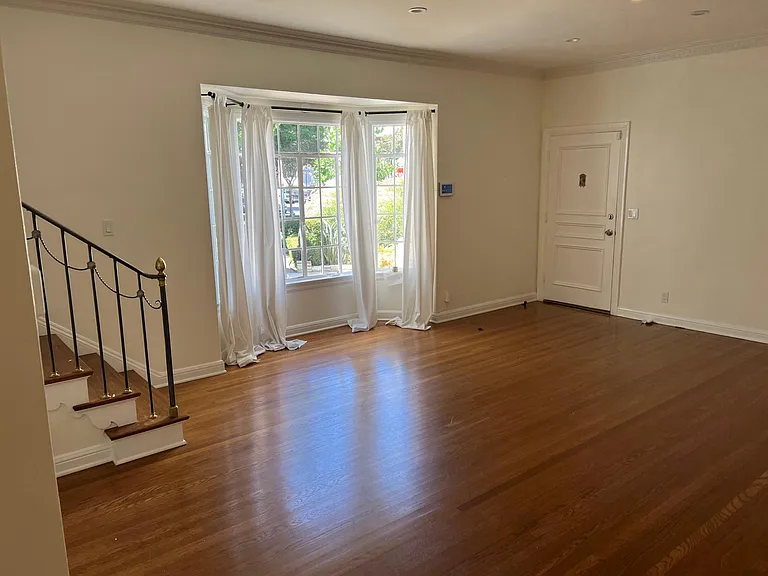 156 S Spalding Dr — Photo 3