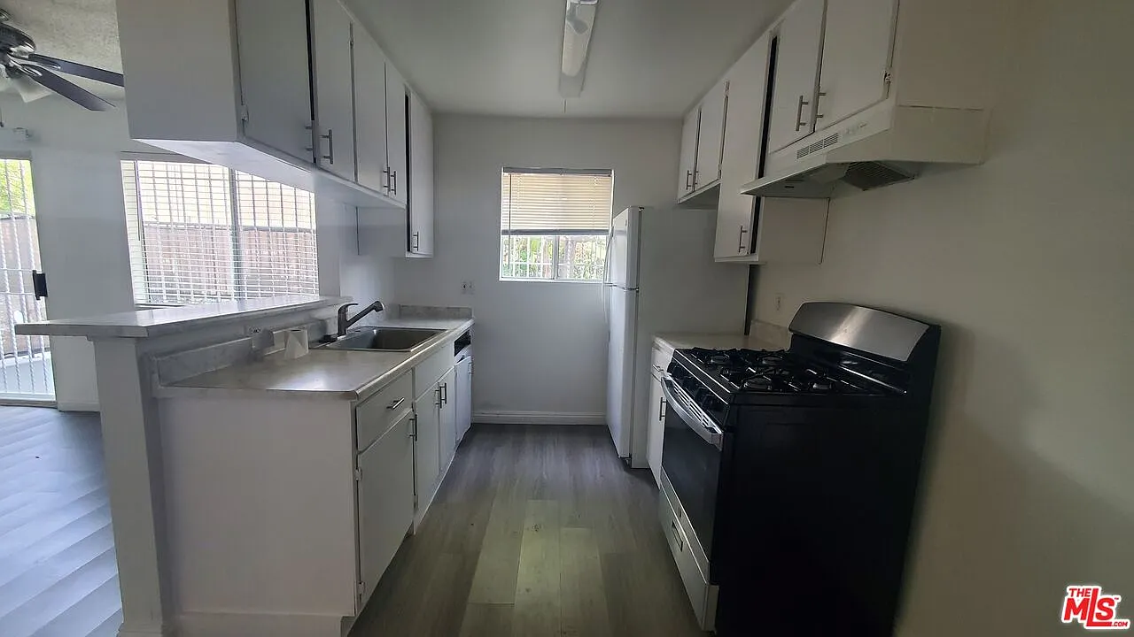 3 bed, 2.0 bath, 1450 sqft, $3,000 — Photo 3