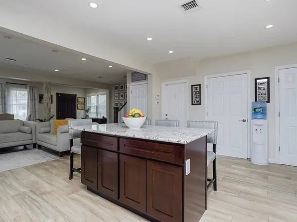 18 7th St, Staten Island, NY 10306