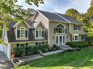 2 Columbia Dr, New Fairfield, CT 06812