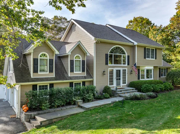 2 Columbia Drive, New Fairfield, CT 06812