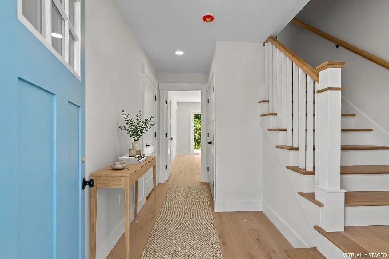 4 bed, 3.5 bath, 2180 sqft, $5,850 — Photo 3