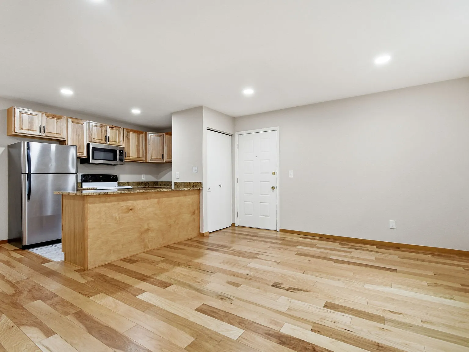 2 bed, 720 sqft, $1,650 — Photo 3