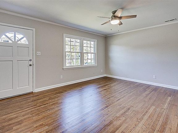3rd image of 2323 Kersey St