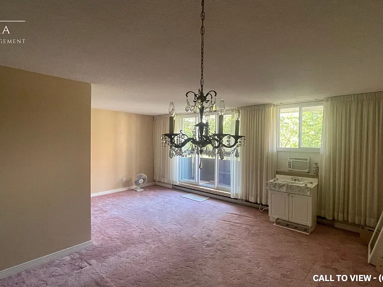 2000 Jasmine Cres #209 — Photo 1