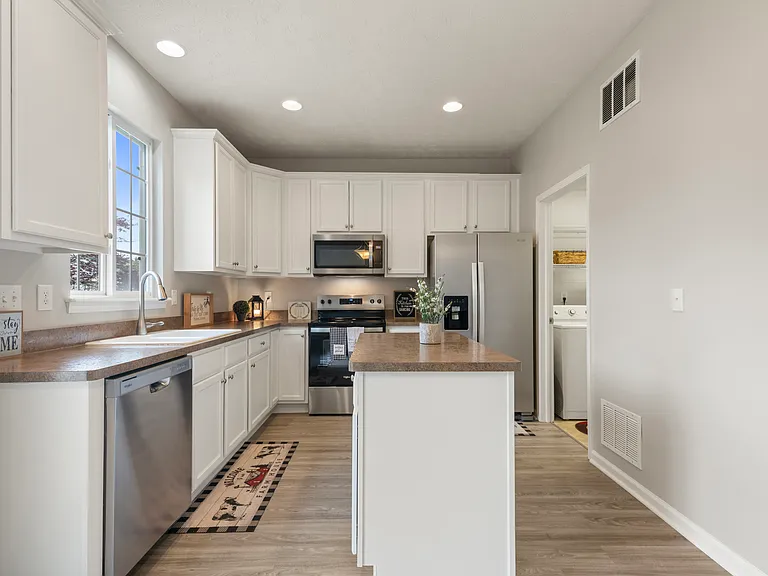 14047 Avalon Blvd — Photo 10