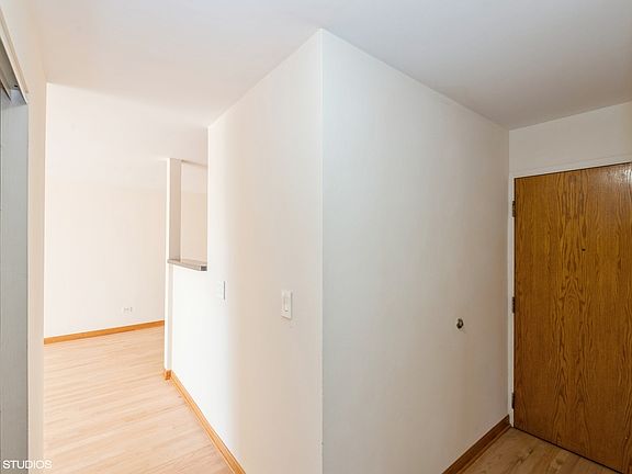 3rd image of 4600 N Cumberland Ave Unit 311