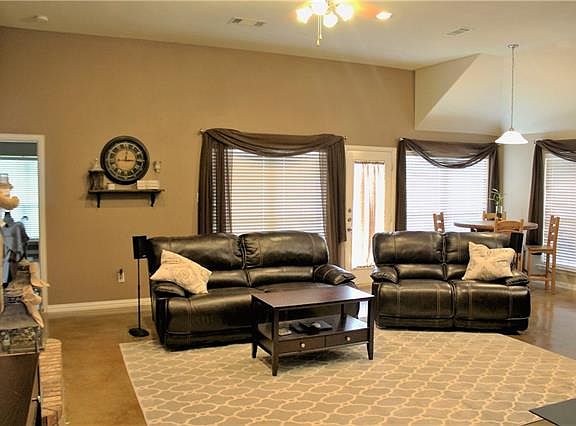 4th image of 204 Bayfield Dr