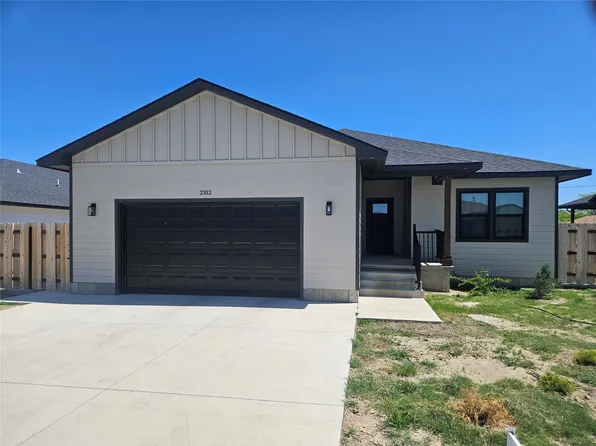 2312 N 9th St, Garden City, KS 67846