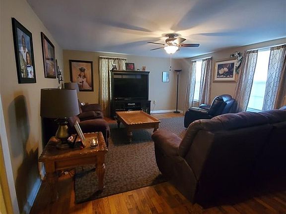 3rd image of 530 Fonville St