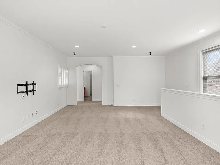 1610 Twin Square Way — Photo 38