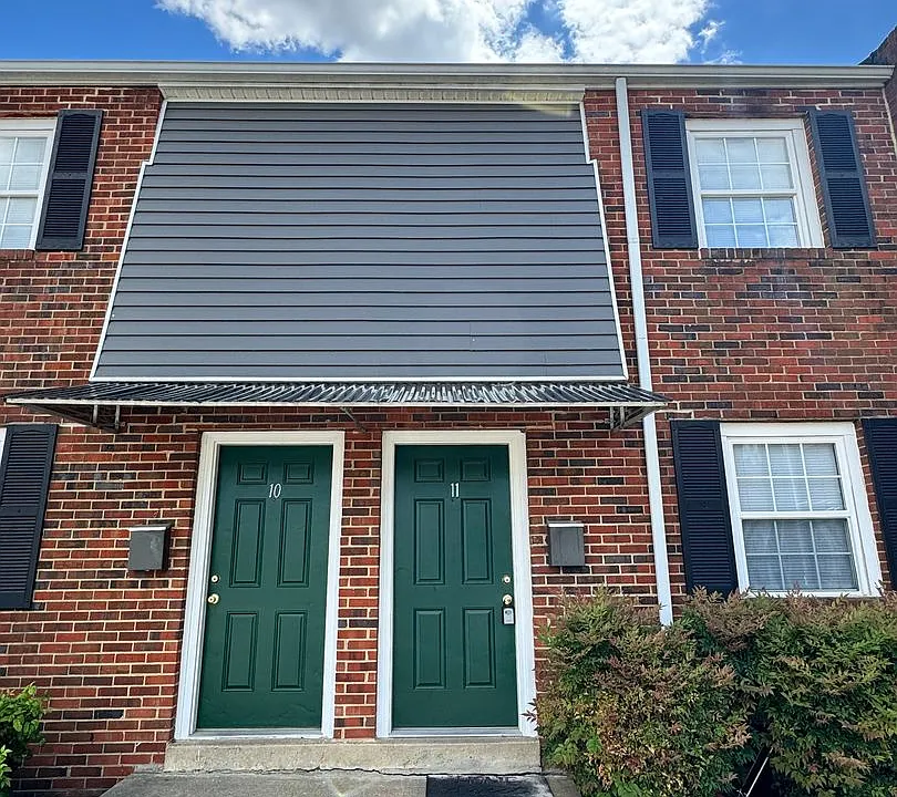 1009 W Graham Rd