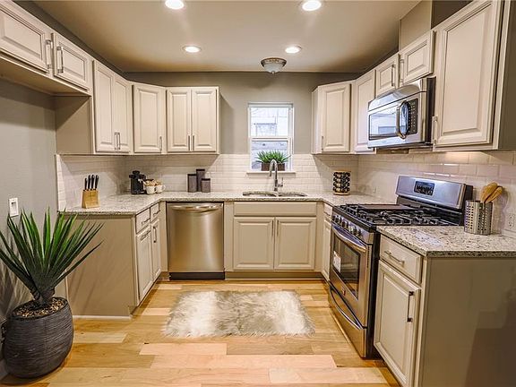 4th image of 407 W O'Dell St