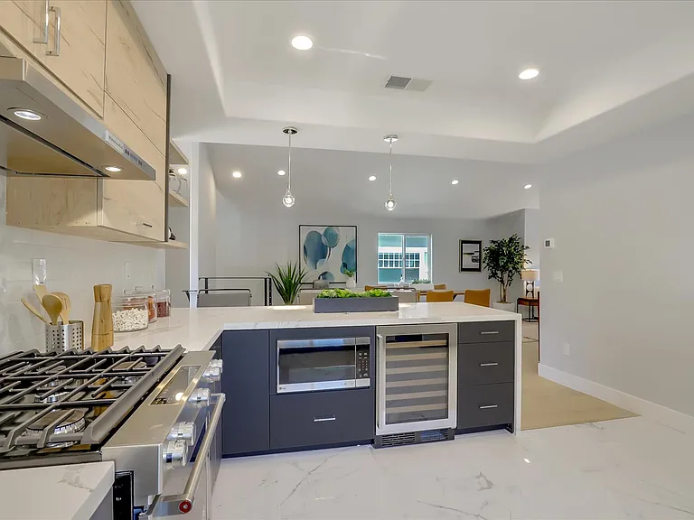 914 Everett Ave — Photo 7