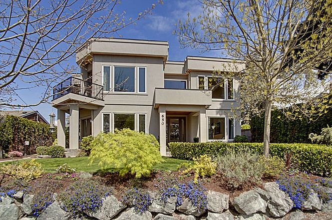 1st image of 650 14th Ave W