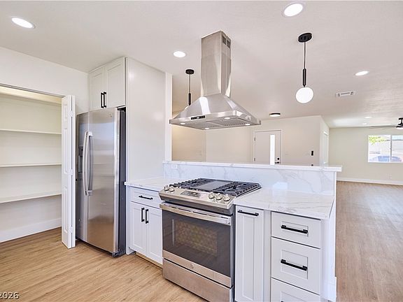 5th image of 3904 El Camino Ave