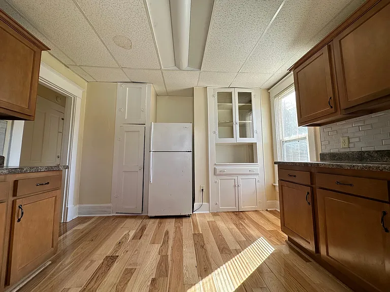 317 E 8th St #B — Photo 15