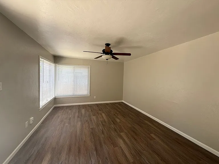 535 W Rose St — Photo 3