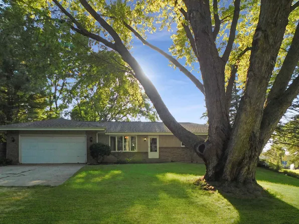 12544 Chuckanut Dr, Roscoe, IL 61073