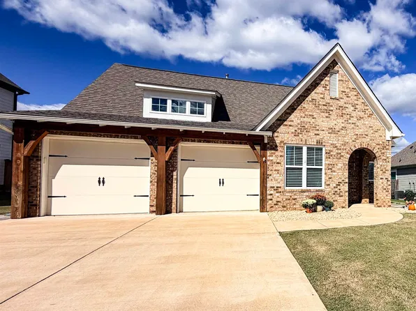 515 Avondale Ln, Pell City, AL 35128