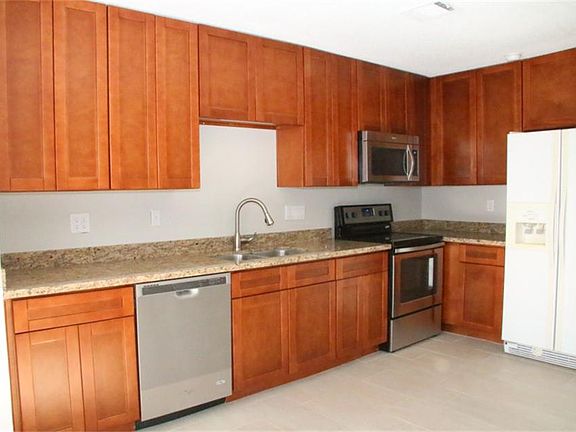 4th image of 2336 Woodland Park Dr