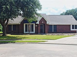 66 S Calla Lily Ct, Lake Jackson, TX 77566