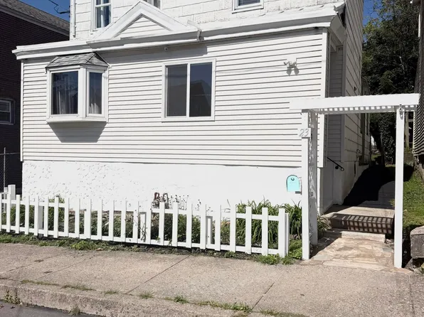 23 W Clay Ave, Hazleton, PA 18202