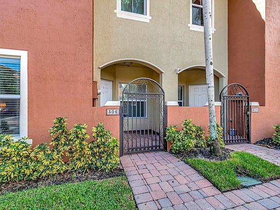 3rd image of 306 Lake Monterey Circle