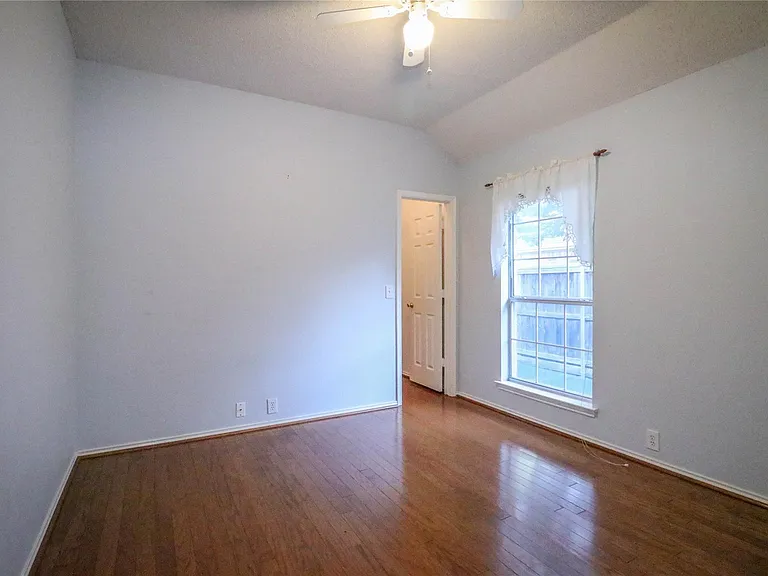 10613 Brandenberg Dr — Photo 11