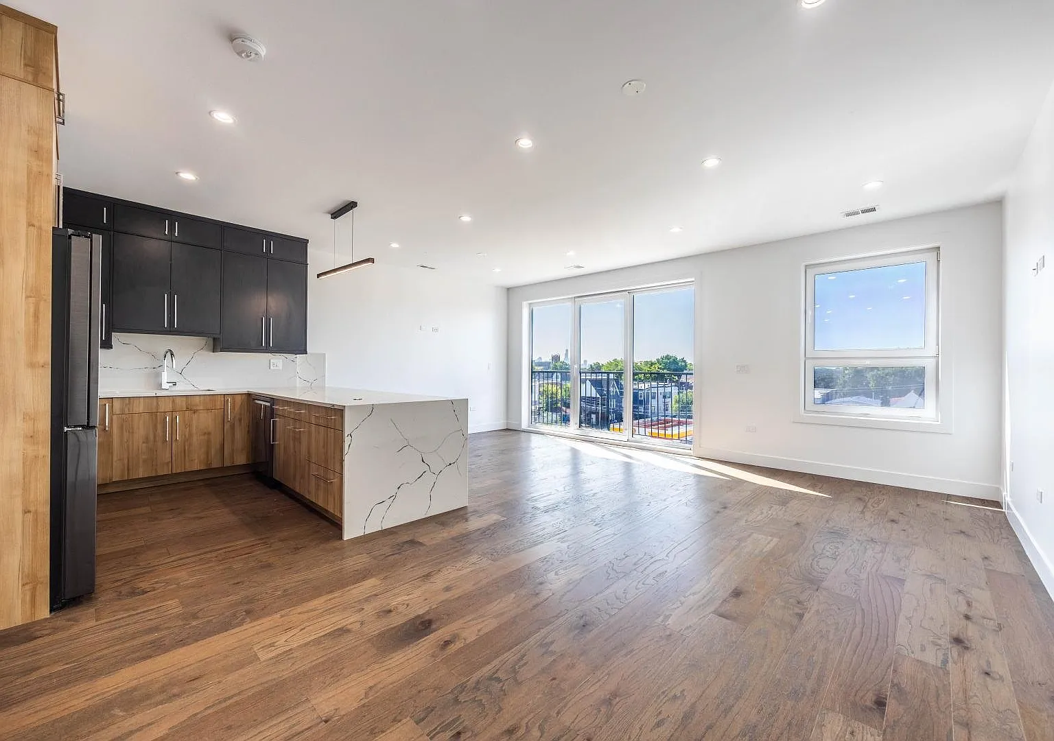 Modern 3 Bed/2 Bath Condo in Chicago - Available 8/27 - $3995 — Photo 1