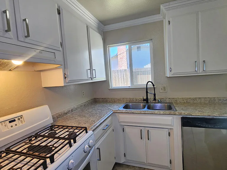 6013 Brett Dr — Photo 15