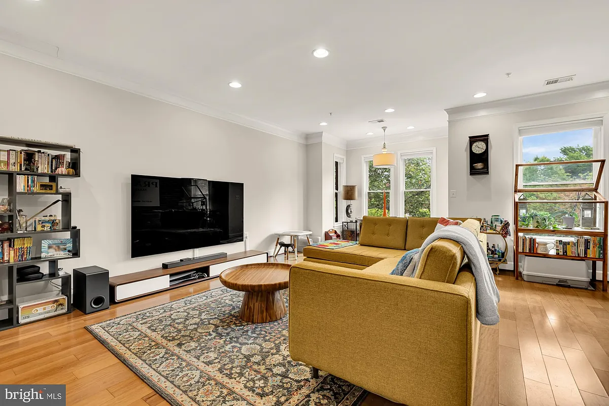 Building Photo - 1502 10th St NW #2