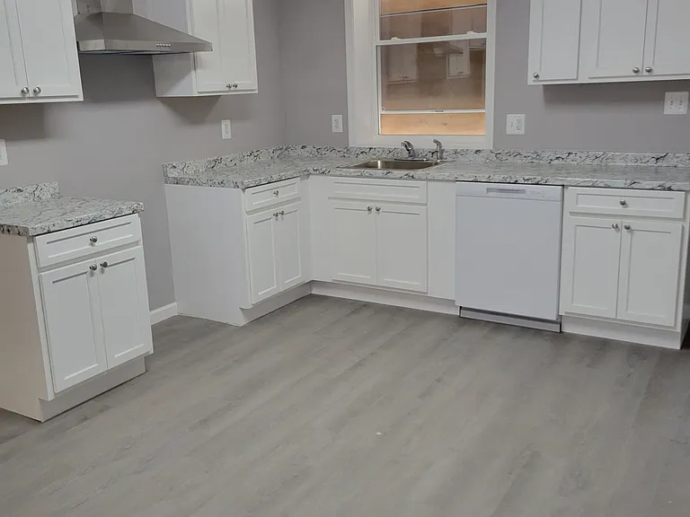 28 N Clinton St — Photo 5