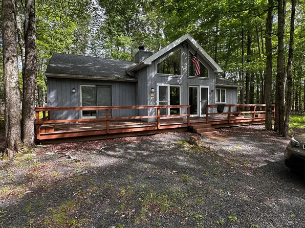 150 Wyomissing Dr, Pocono Lake, PA 18347